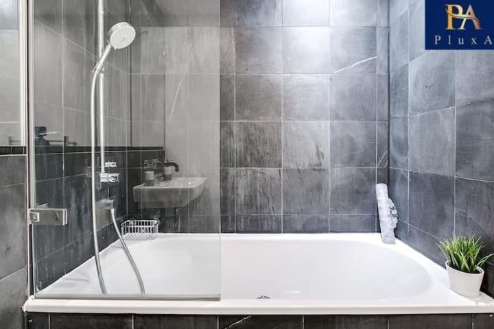 Pluxa Azure Cubic - Azure Cityview, Corporate Stays Welcome Birmingham Zewnętrze zdjęcie