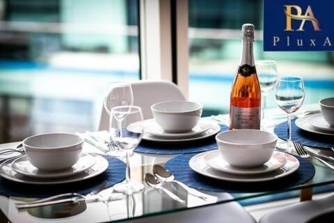 Pluxa Azure Cubic - Azure Cityview, Corporate Stays Welcome Birmingham Zewnętrze zdjęcie